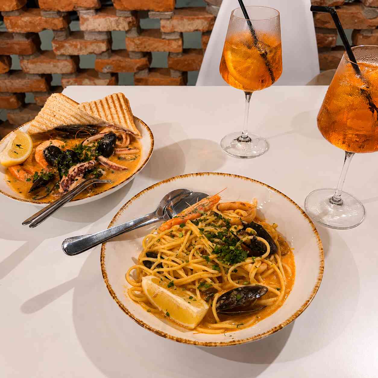 Restaurant și bar